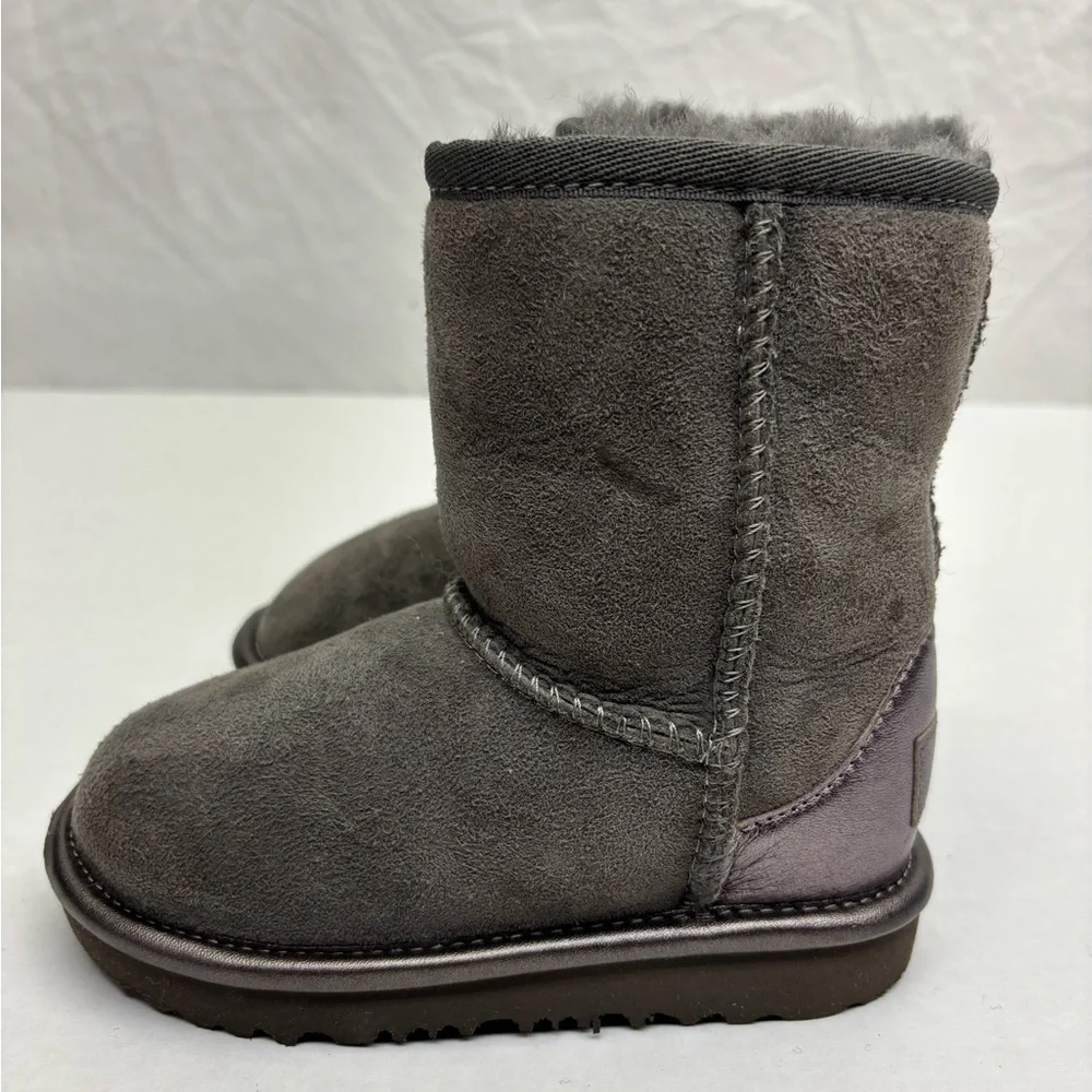 UGG Gray Classic Boot sz 8 toddler girl